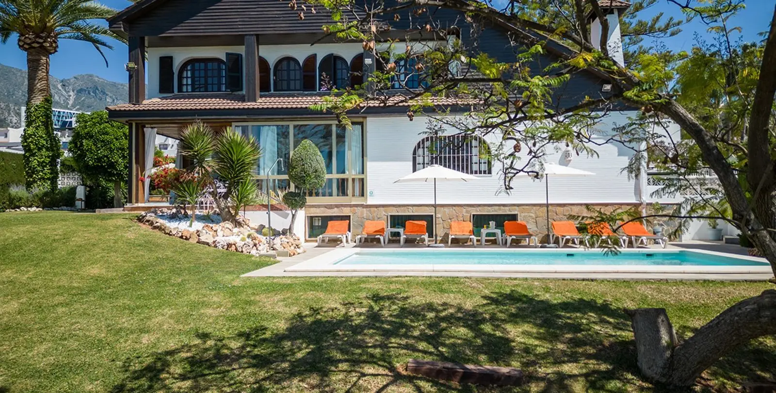 Продажа  отдельно стоящей виллы в Marbella 100