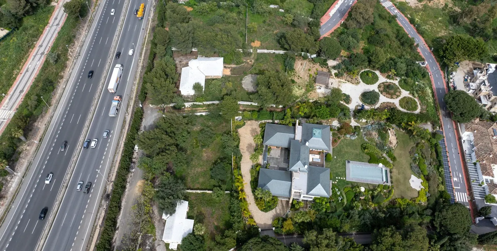 Sale of residential plot in The Golden Mile 9