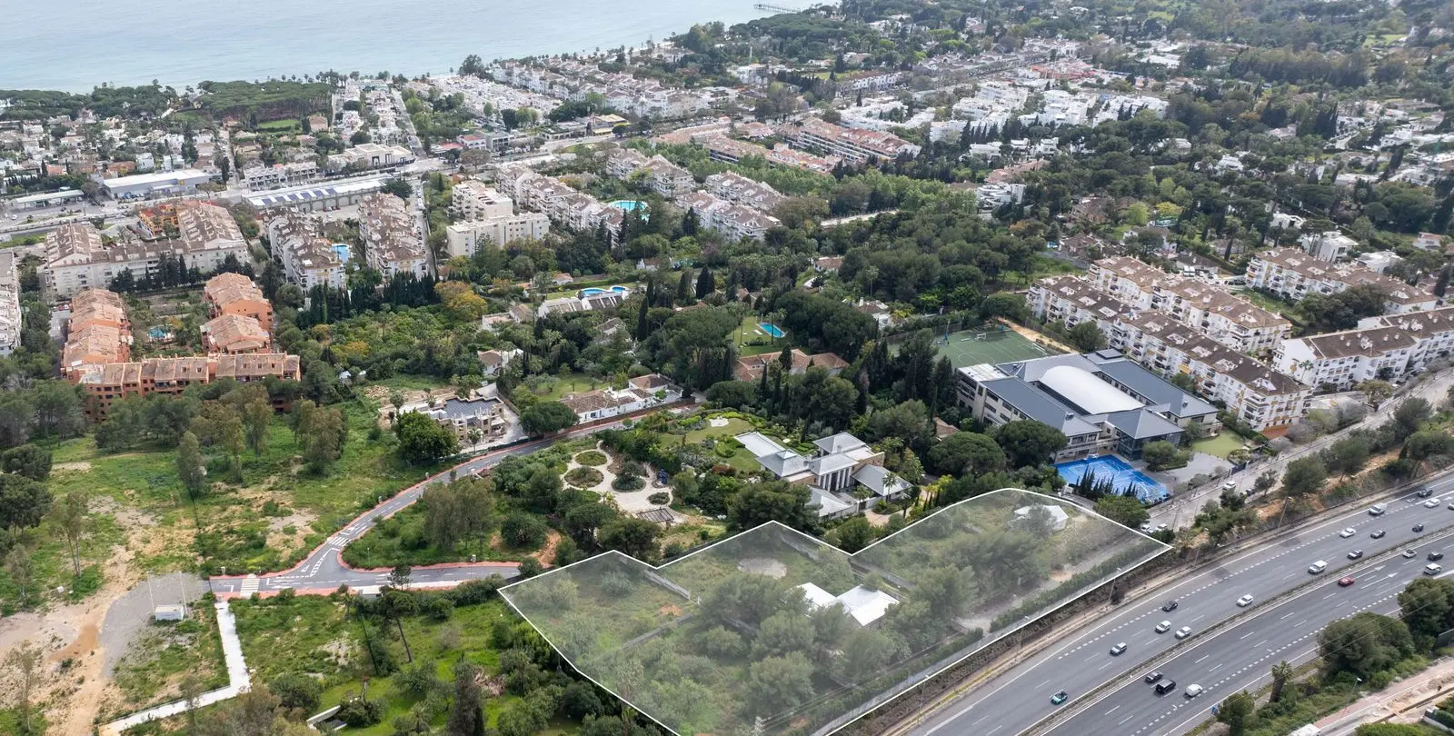 Sale of residential plot in The Golden Mile 5
