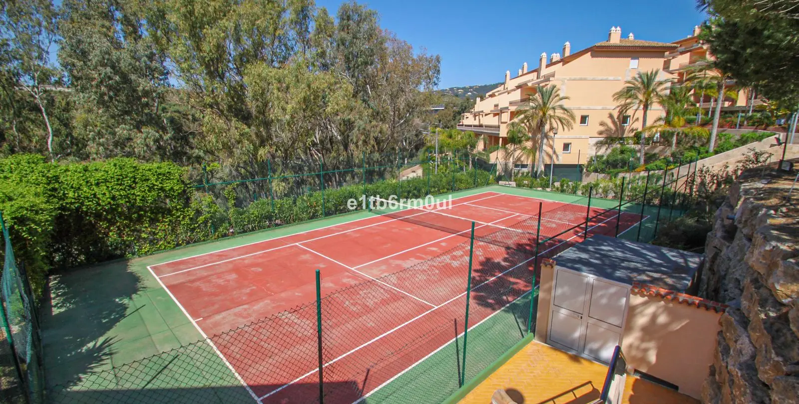 Sale of middle floor apartment in Nueva Andalucía 8
