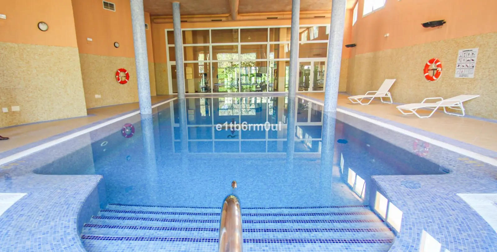 Sale of middle floor apartment in Nueva Andalucía 9