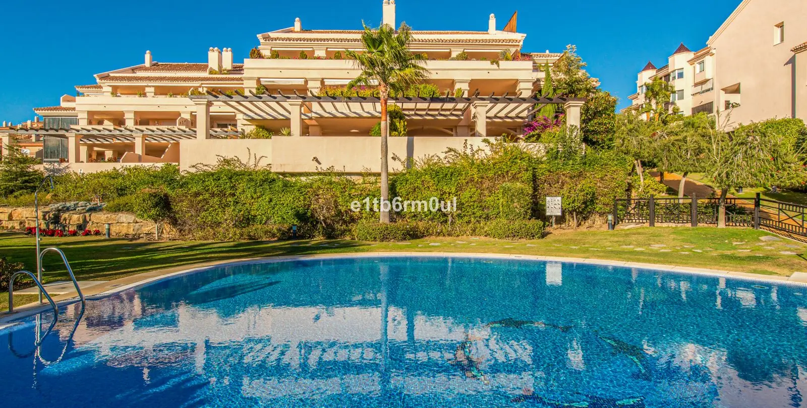 Sale of middle floor apartment in Nueva Andalucía 10