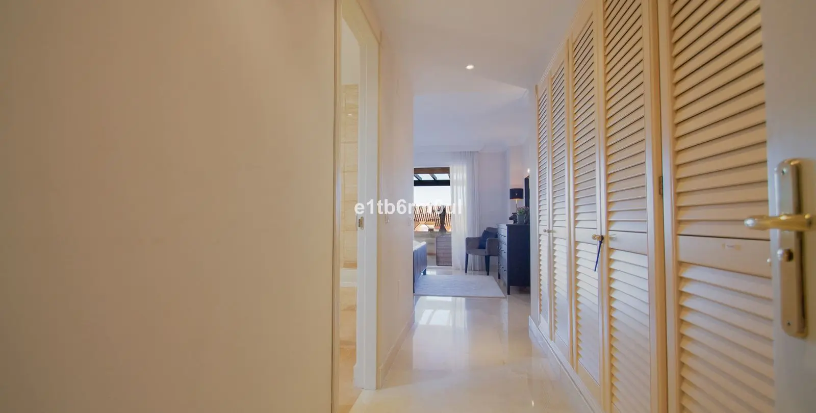 Sale of middle floor apartment in Nueva Andalucía 14