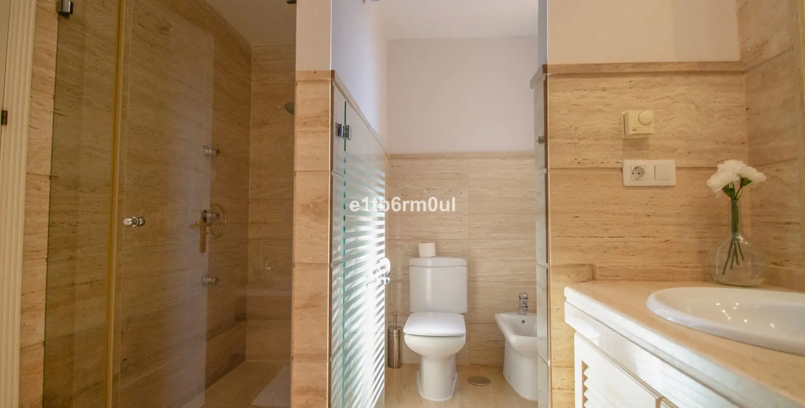 Sale of middle floor apartment in Nueva Andalucía 15