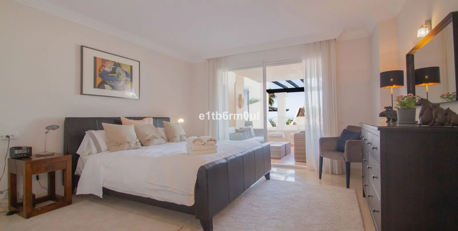 Sale of middle floor apartment in Nueva Andalucía 16
