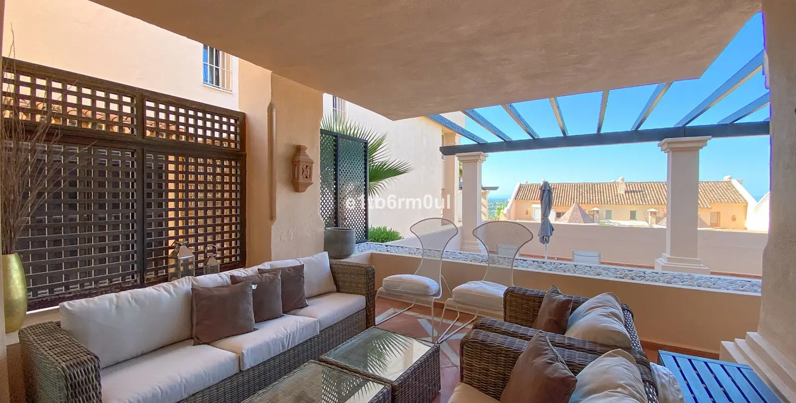 Sale of middle floor apartment in Nueva Andalucía 17