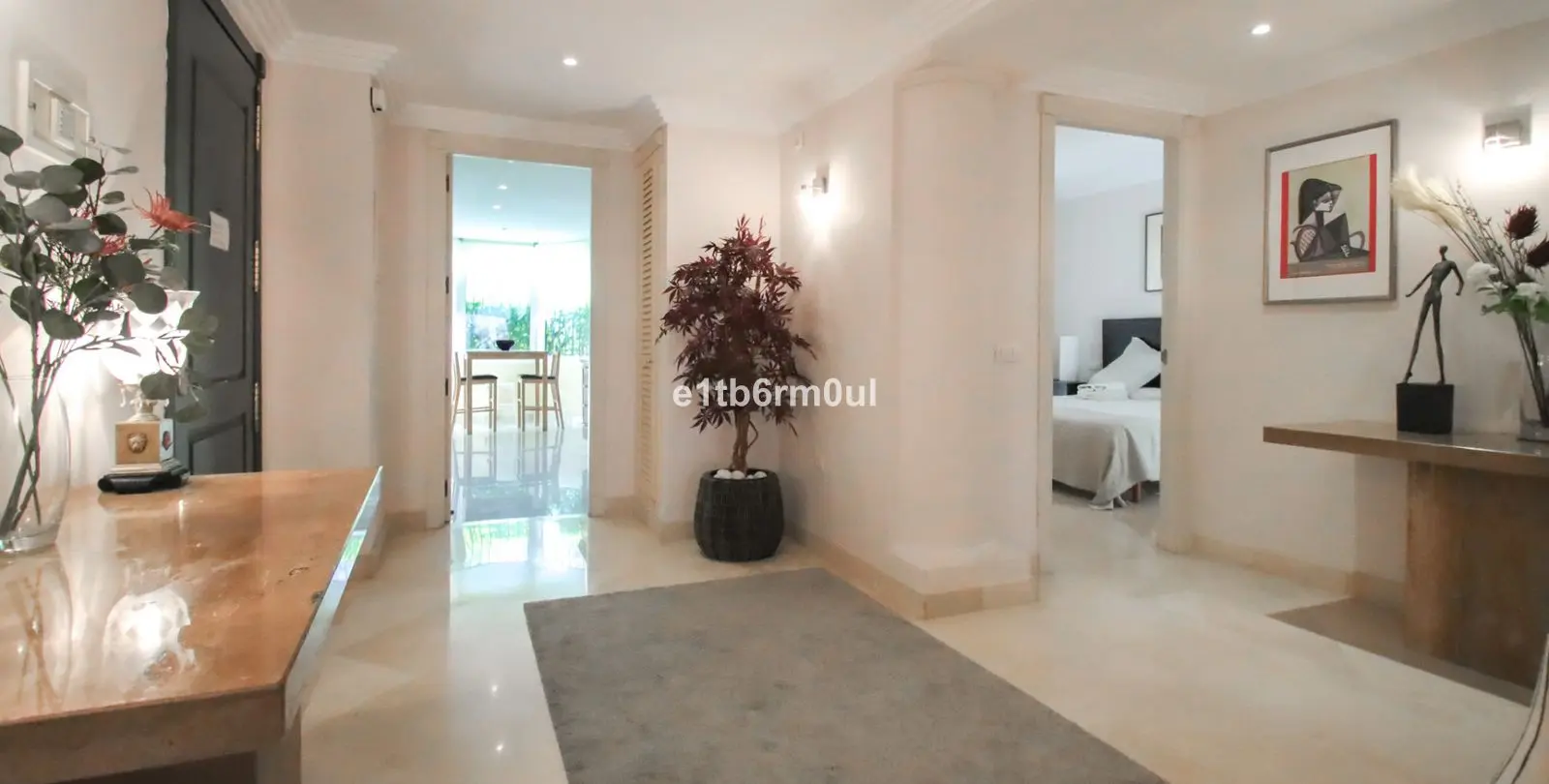 Sale of middle floor apartment in Nueva Andalucía 19