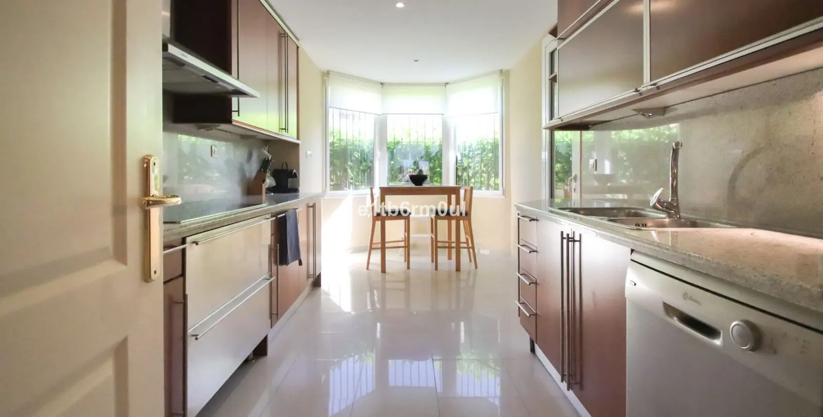 Sale of middle floor apartment in Nueva Andalucía 20