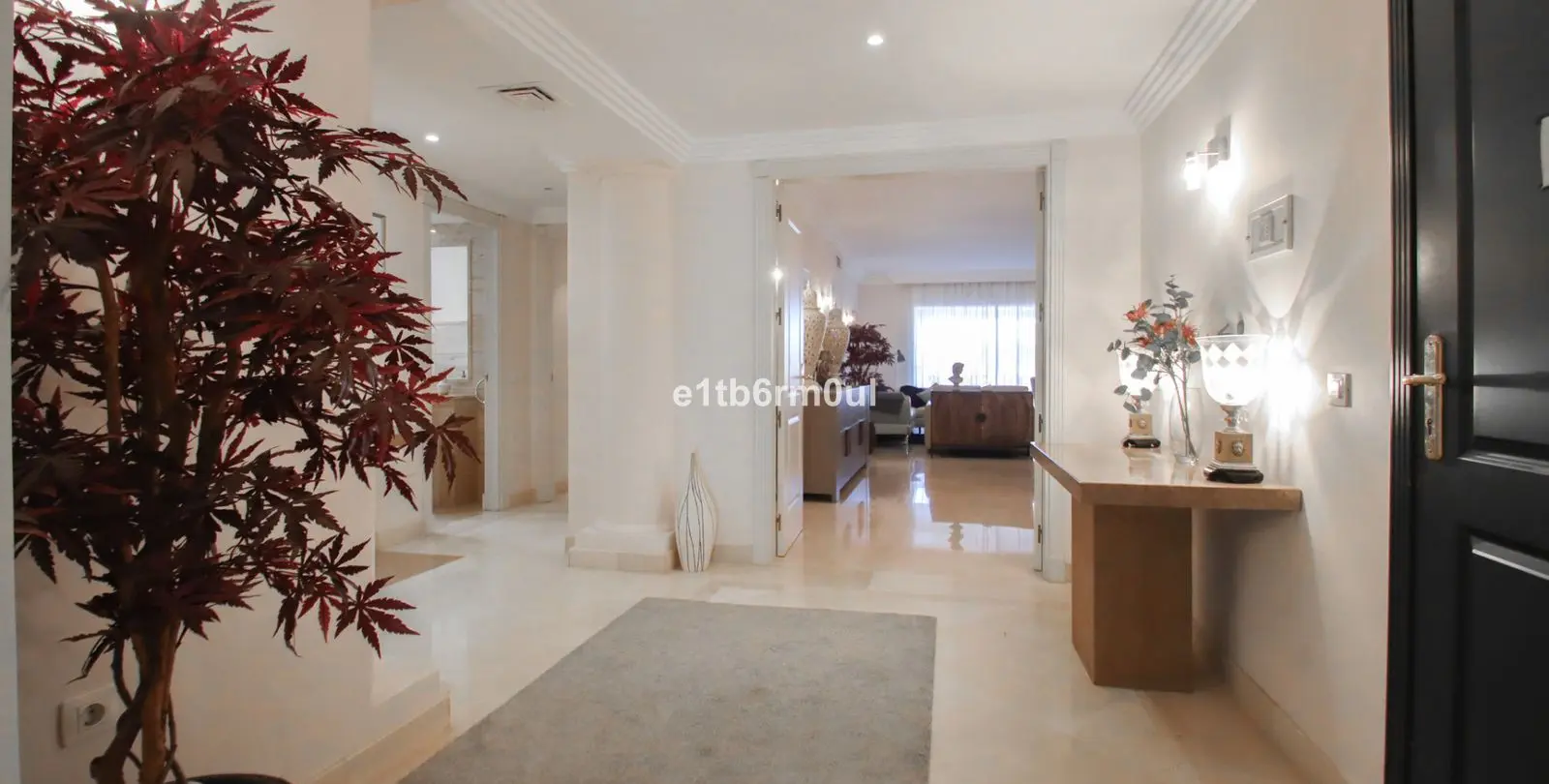 Sale of middle floor apartment in Nueva Andalucía 21