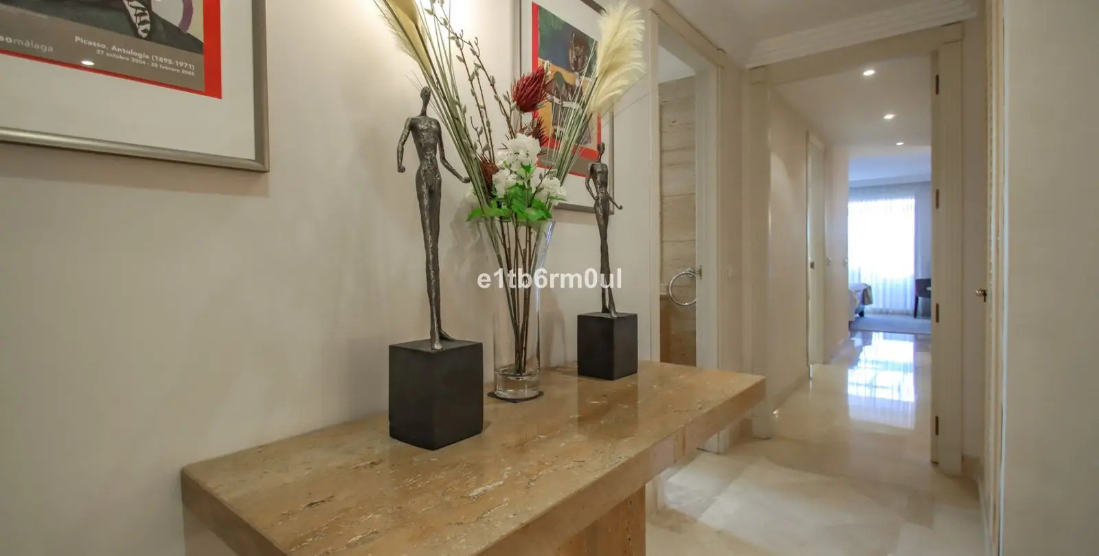 Sale of middle floor apartment in Nueva Andalucía 22