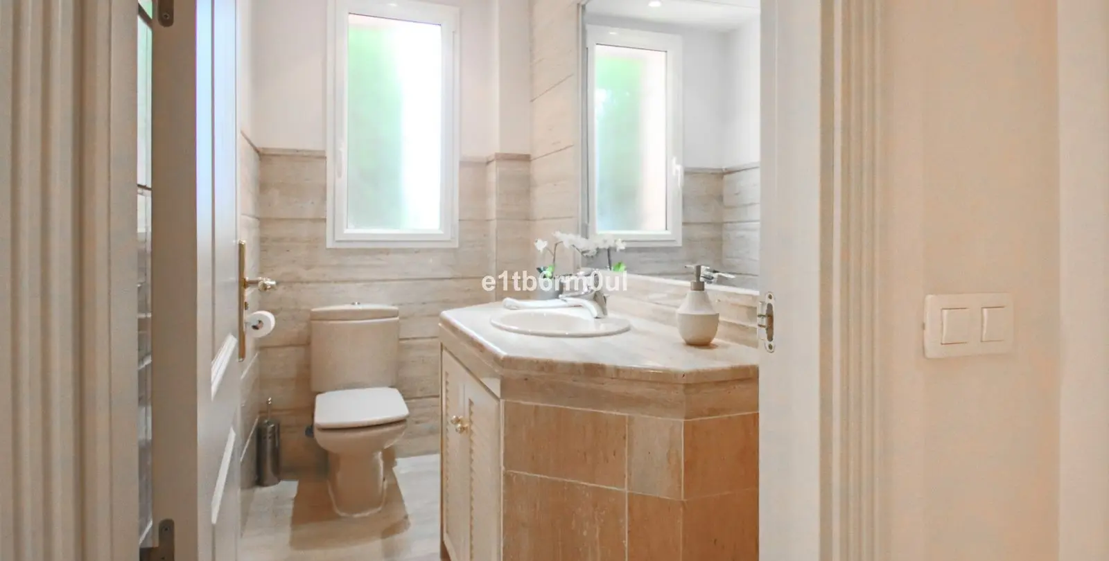 Sale of middle floor apartment in Nueva Andalucía 28