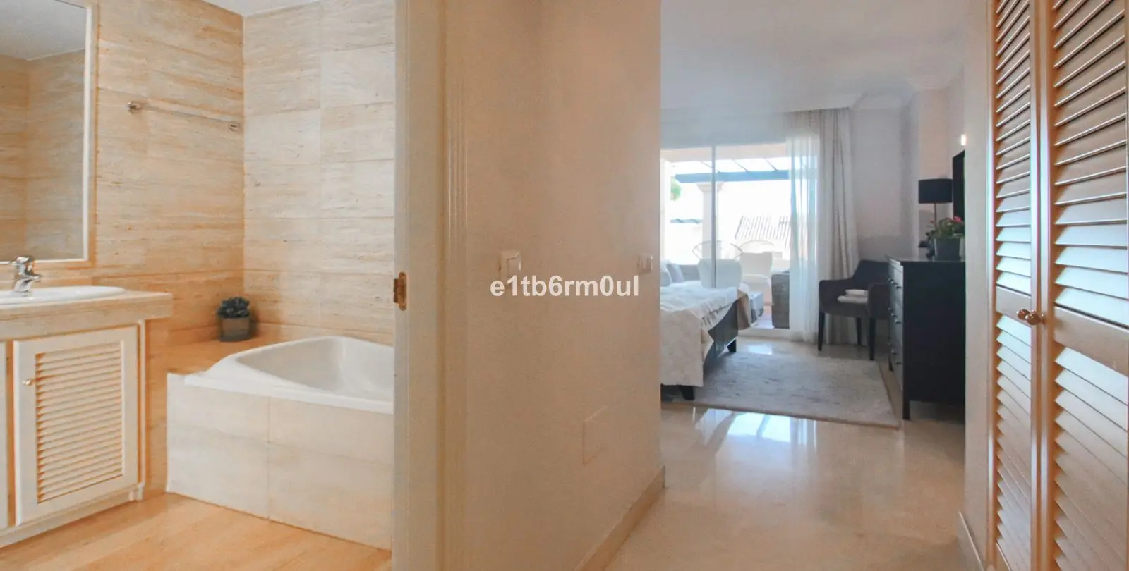 Sale of middle floor apartment in Nueva Andalucía 29