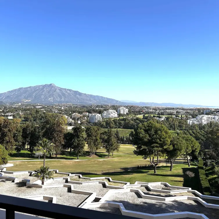 Venta de apartamento en planta media en Estepona