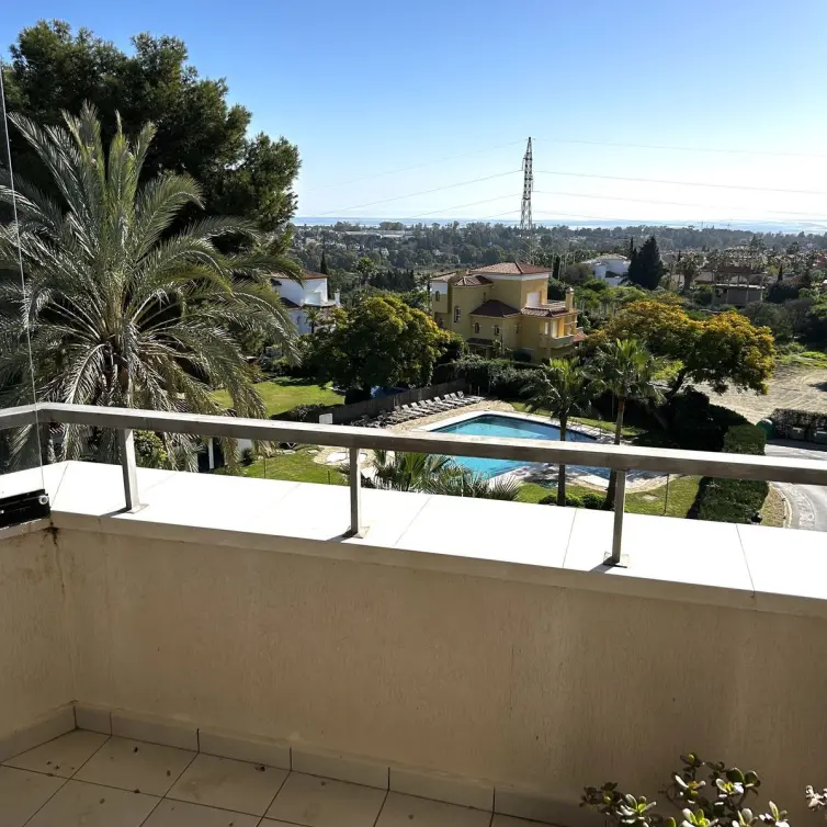 Venta de apartamento en planta media en Estepona