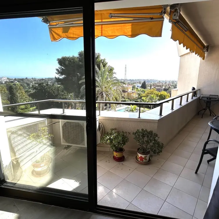 Venta de apartamento en planta media en Estepona