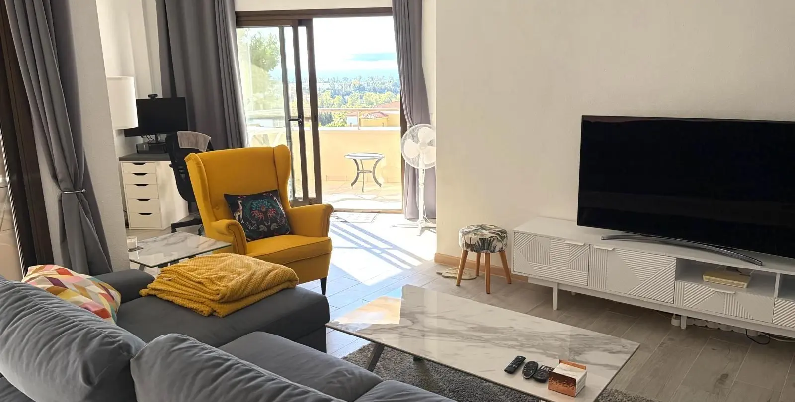 Venta de apartamento en planta media en Estepona 8