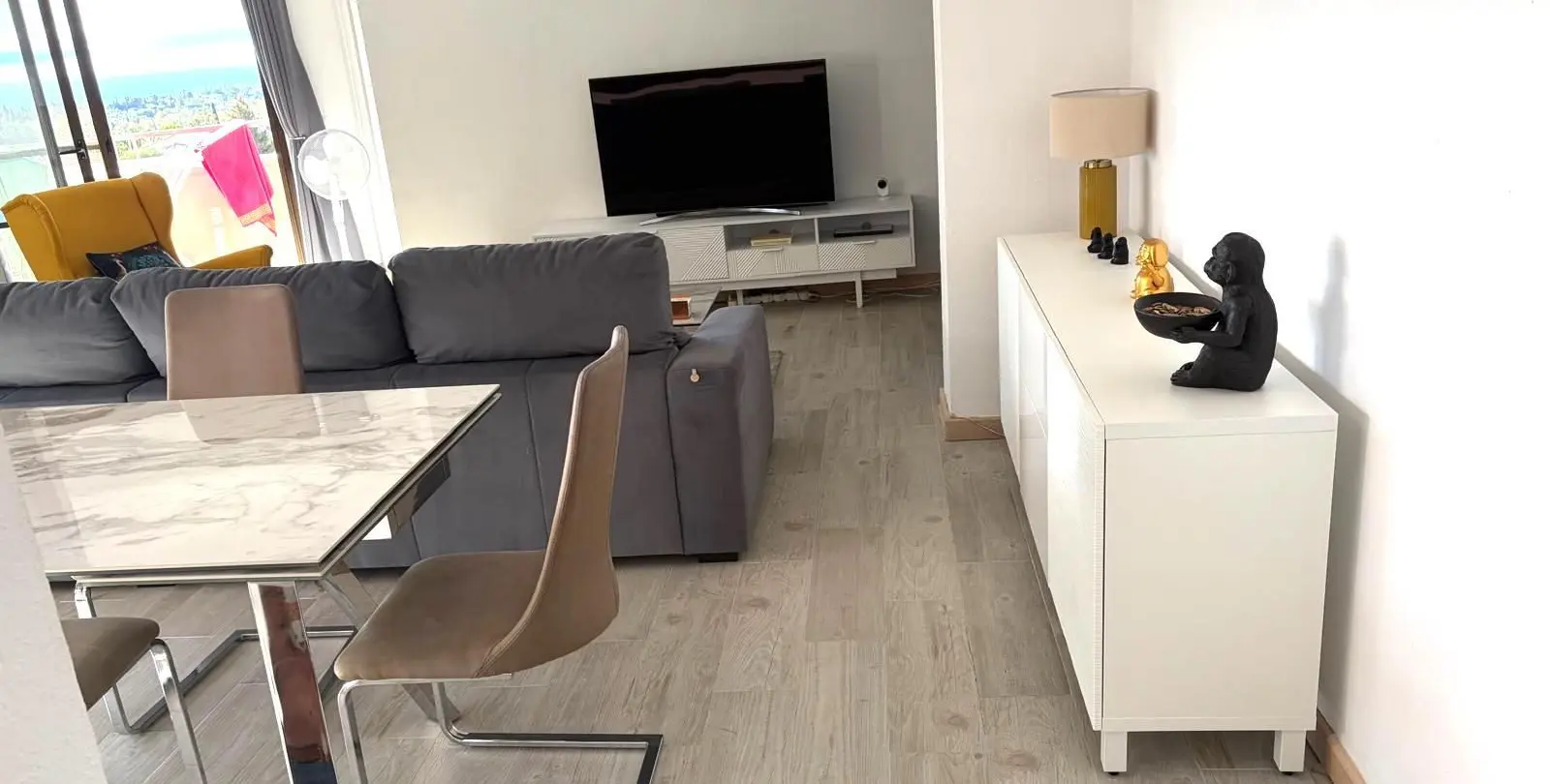 Venta de apartamento en planta media en Estepona 11