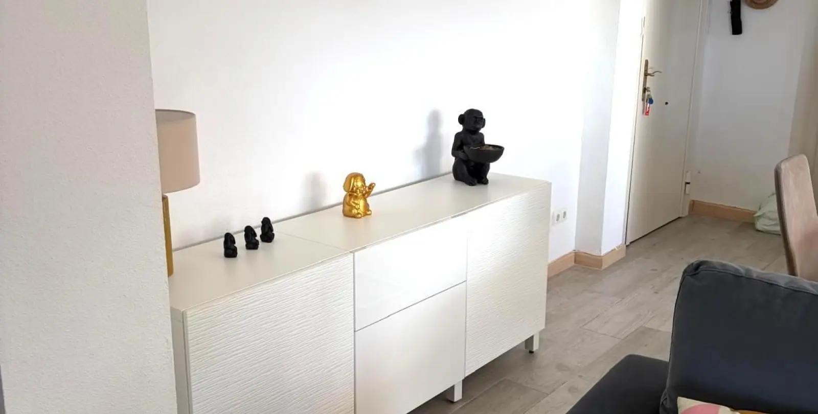 Venta de apartamento en planta media en Estepona 15