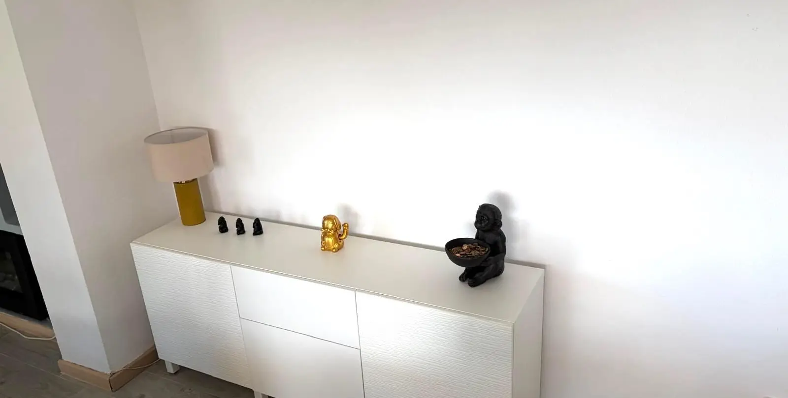 Venta de apartamento en planta media en Estepona 16