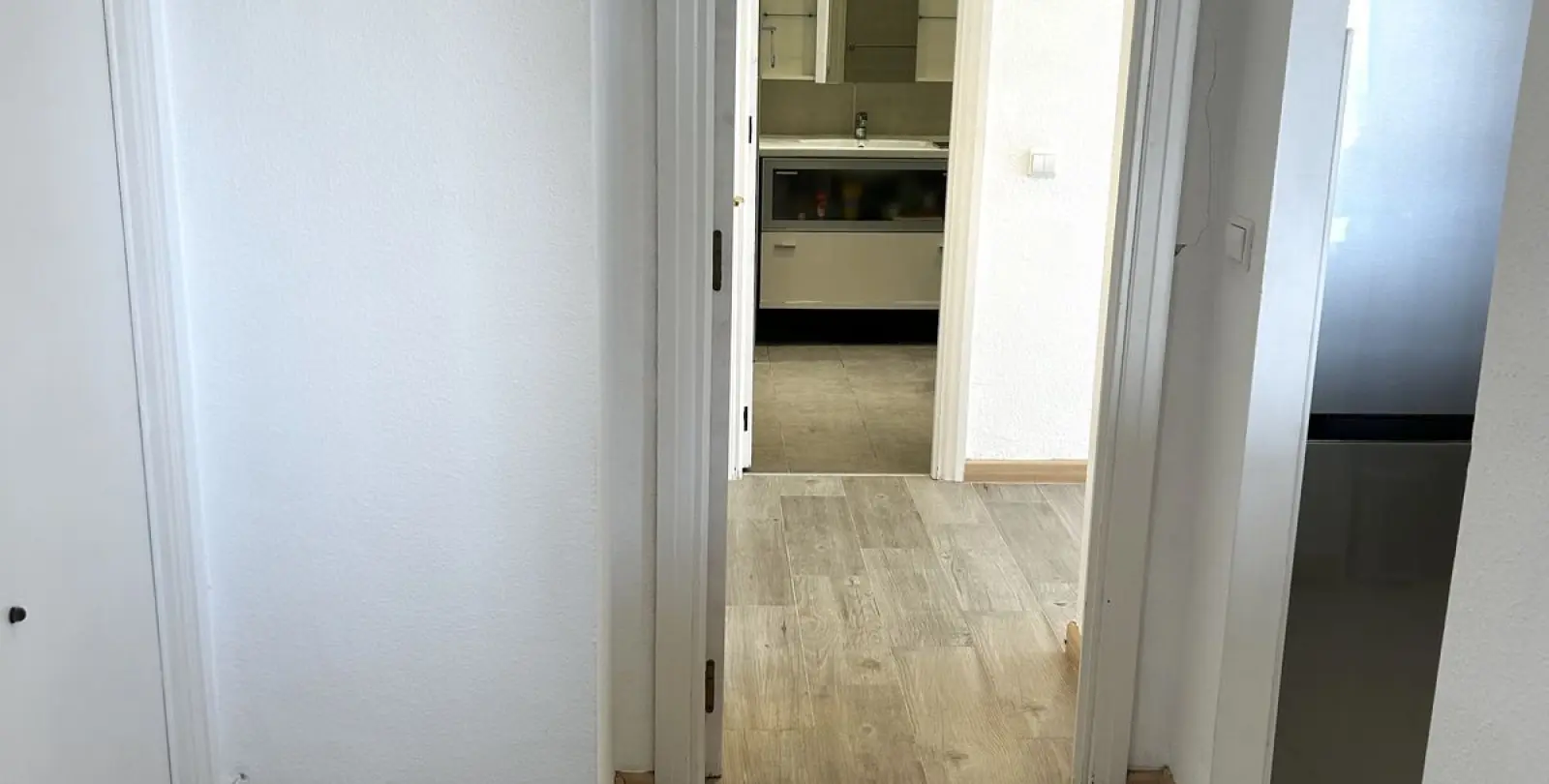 Venta de apartamento en planta media en Estepona 17