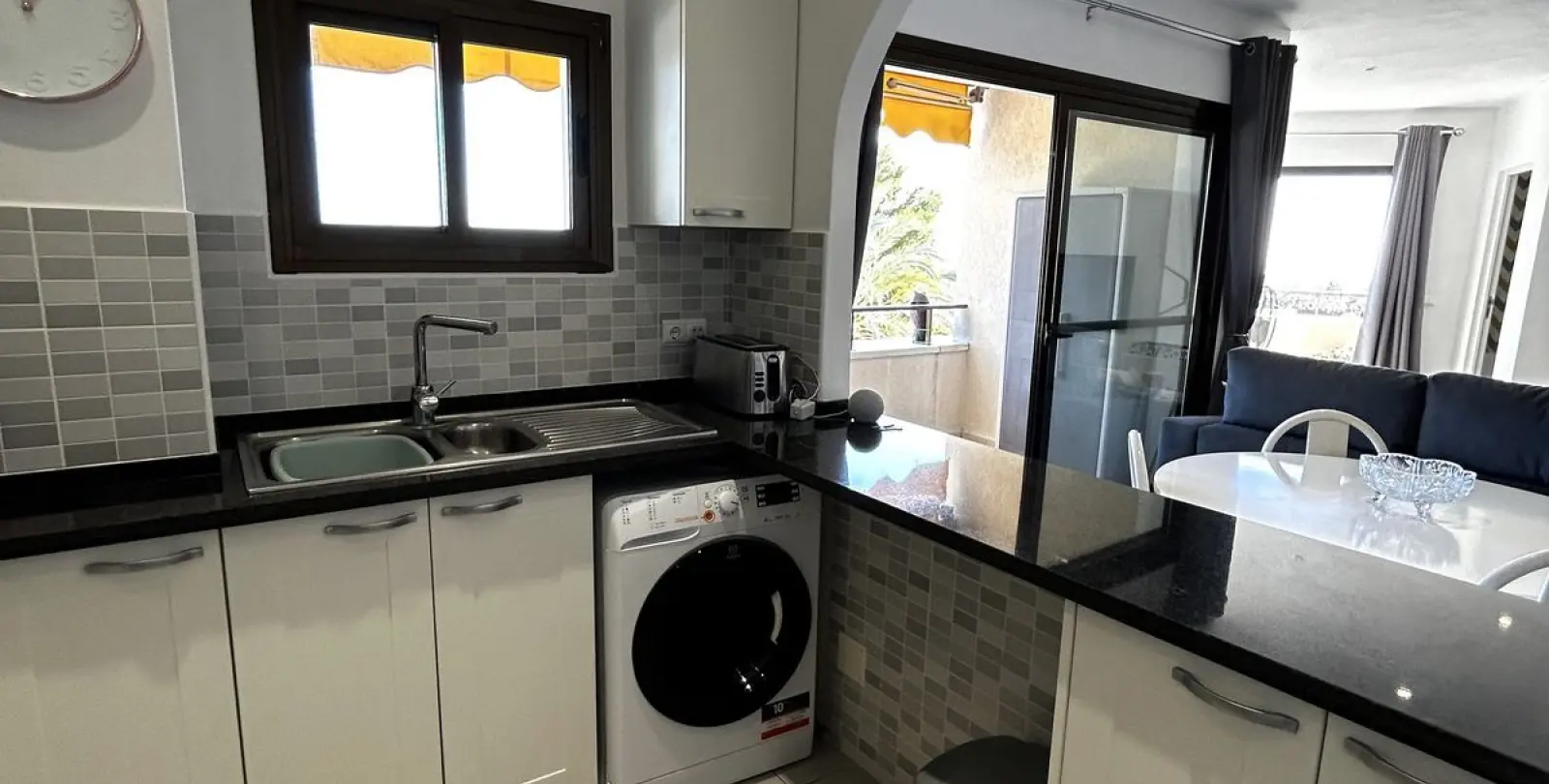 Venta de apartamento en planta media en Estepona 21
