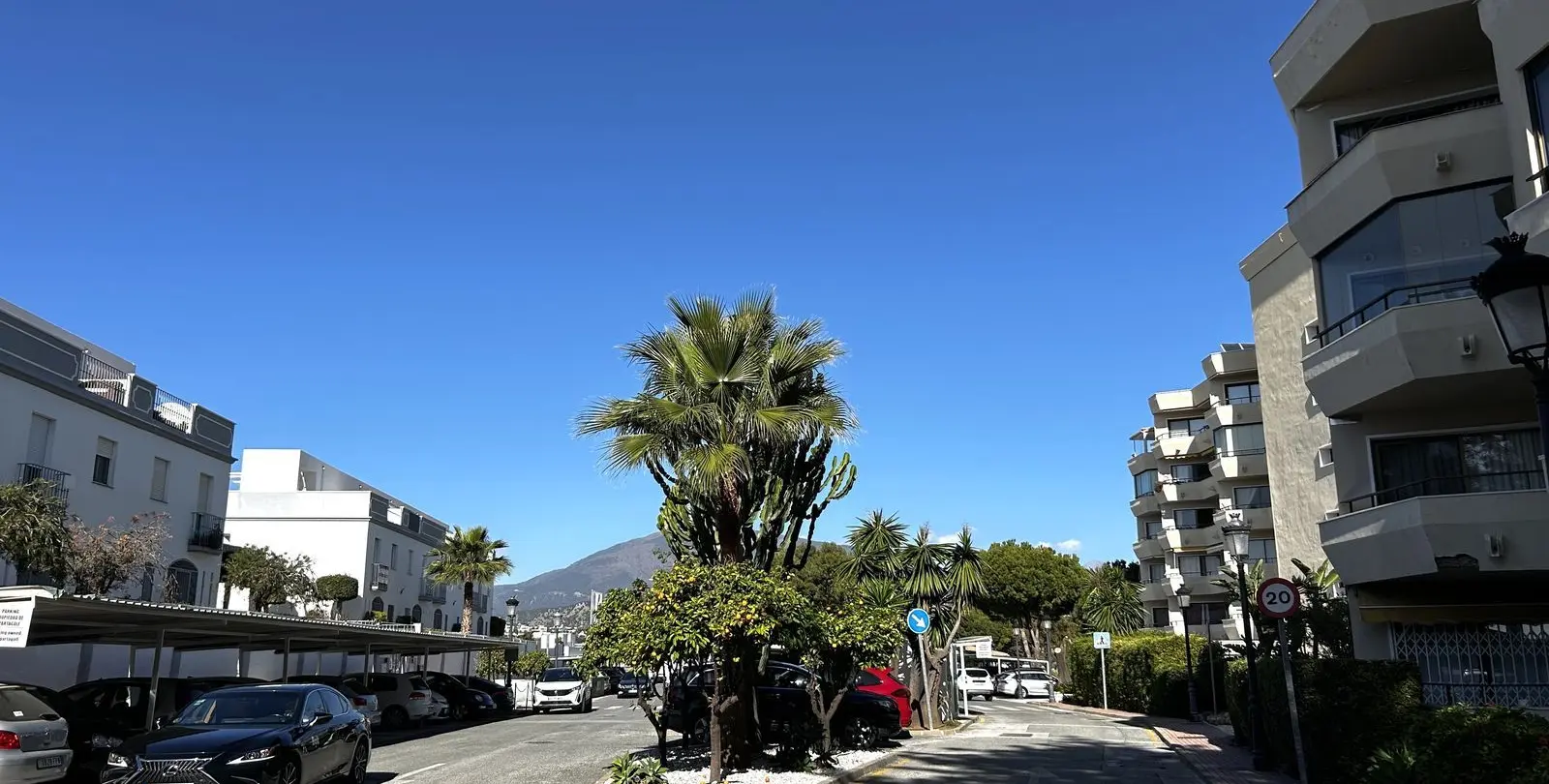 Venta de apartamento en planta media en Estepona 34