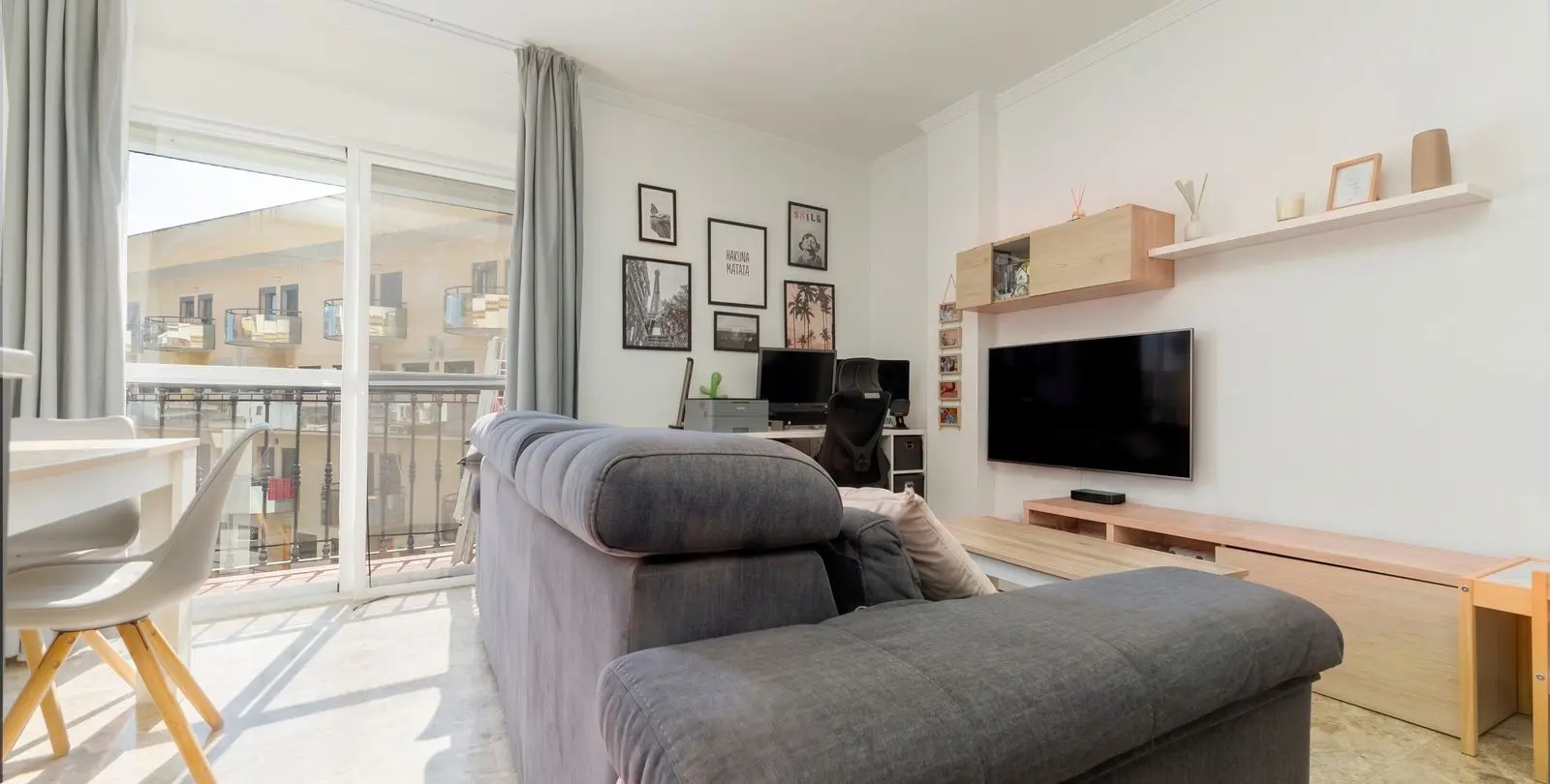 Venta de apartamento en planta media en Torremolinos 1
