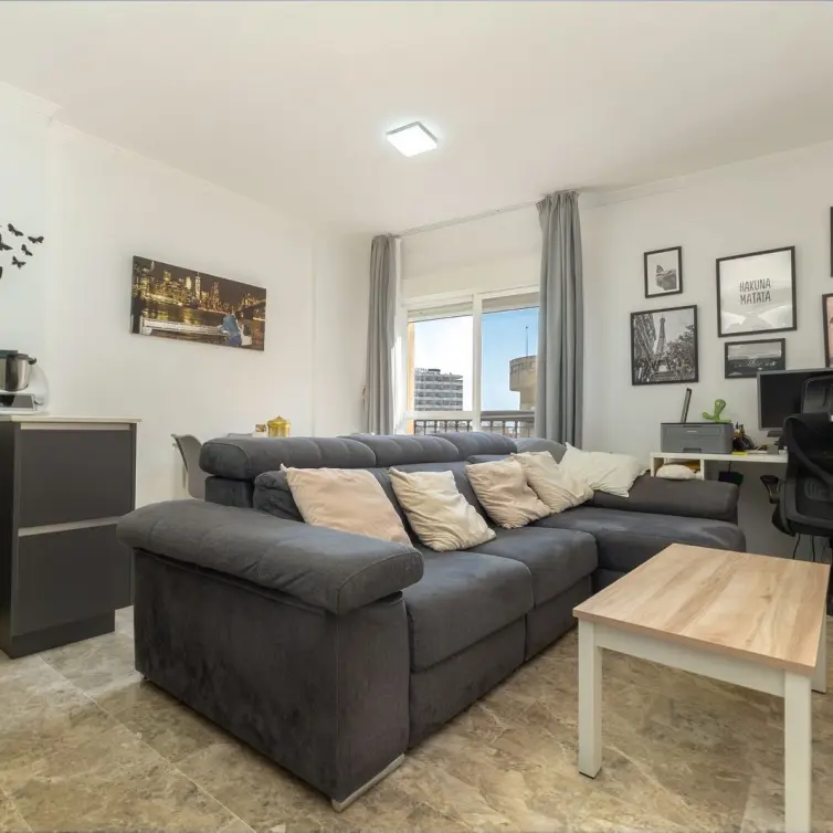 Venta de apartamento en planta media en Torremolinos