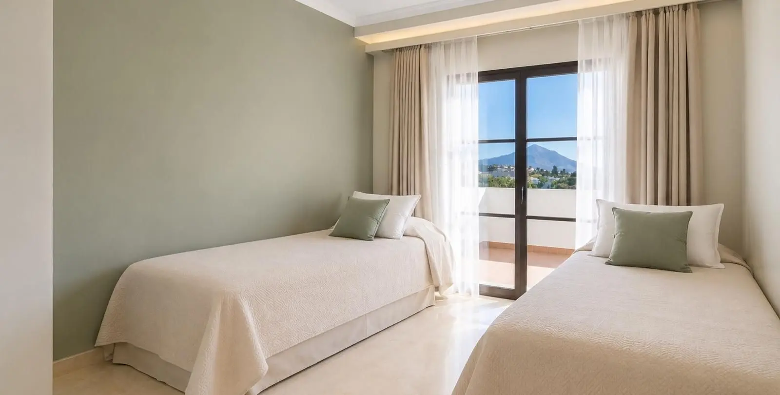Sale of ground floor apartment in Los Arqueros 8