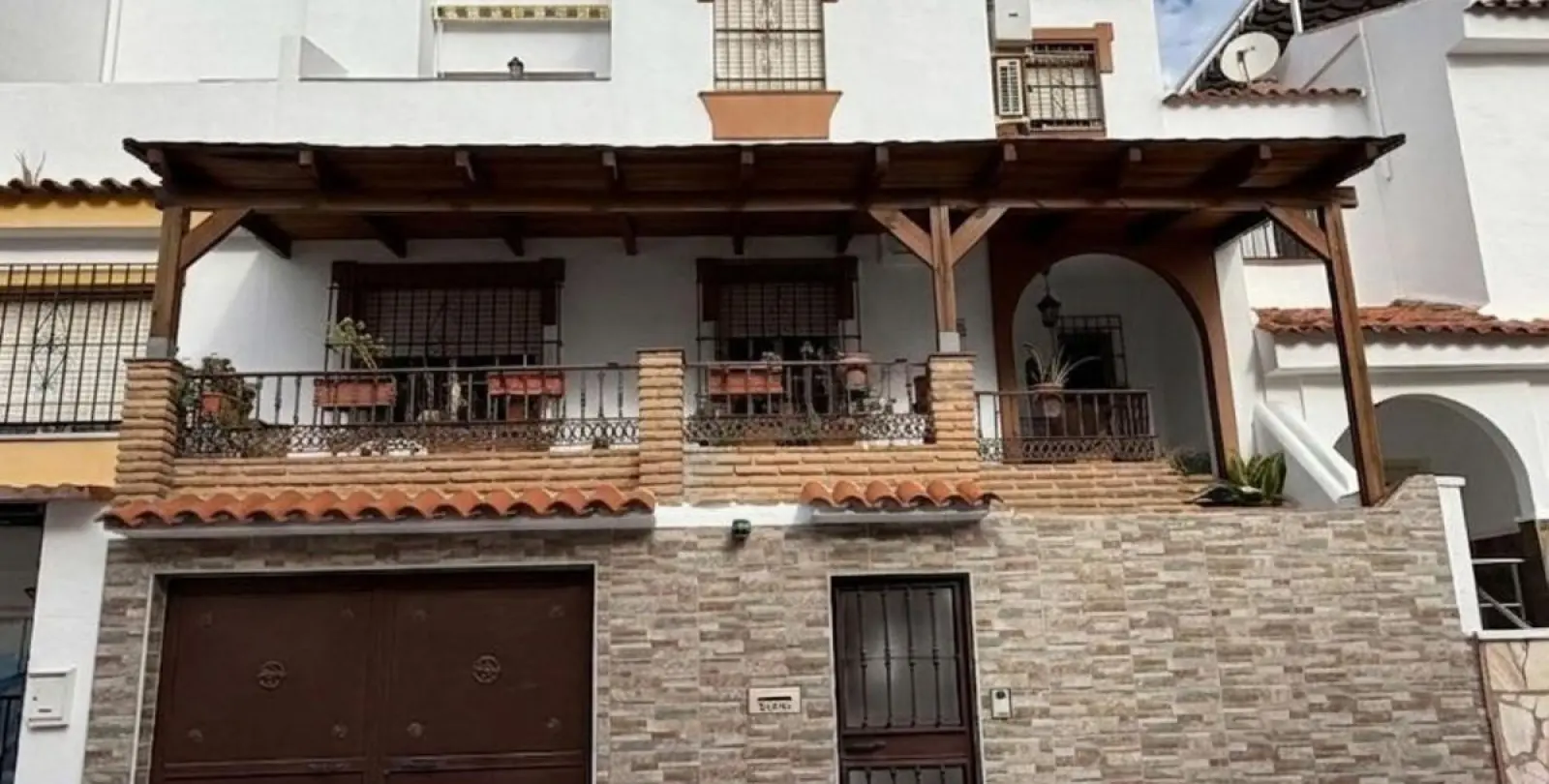 Sale of townhouse in Churriana 1