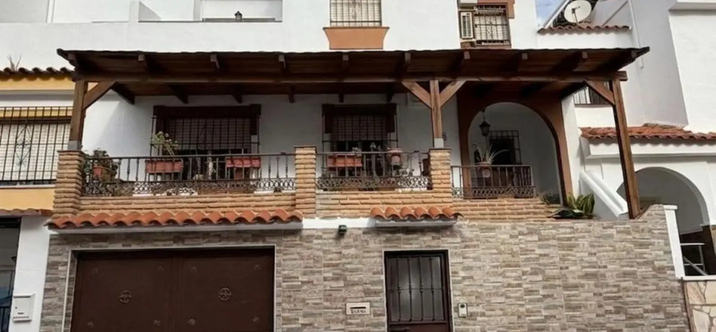 Sale of townhouse in Churriana 0
