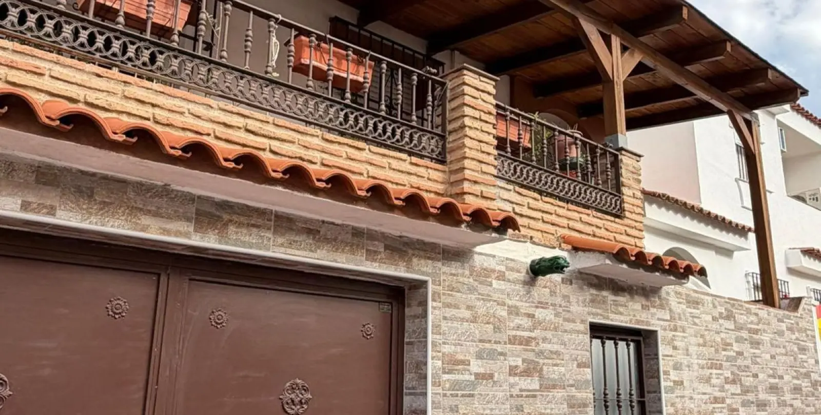 Sale of townhouse in Churriana 2