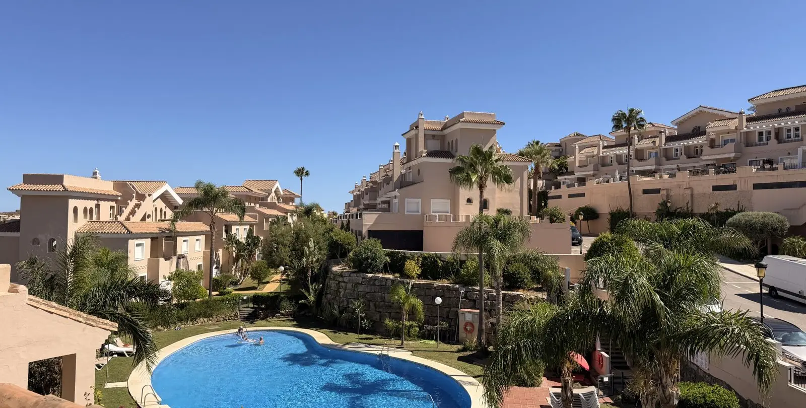 Venta de adosado en La Duquesa 20