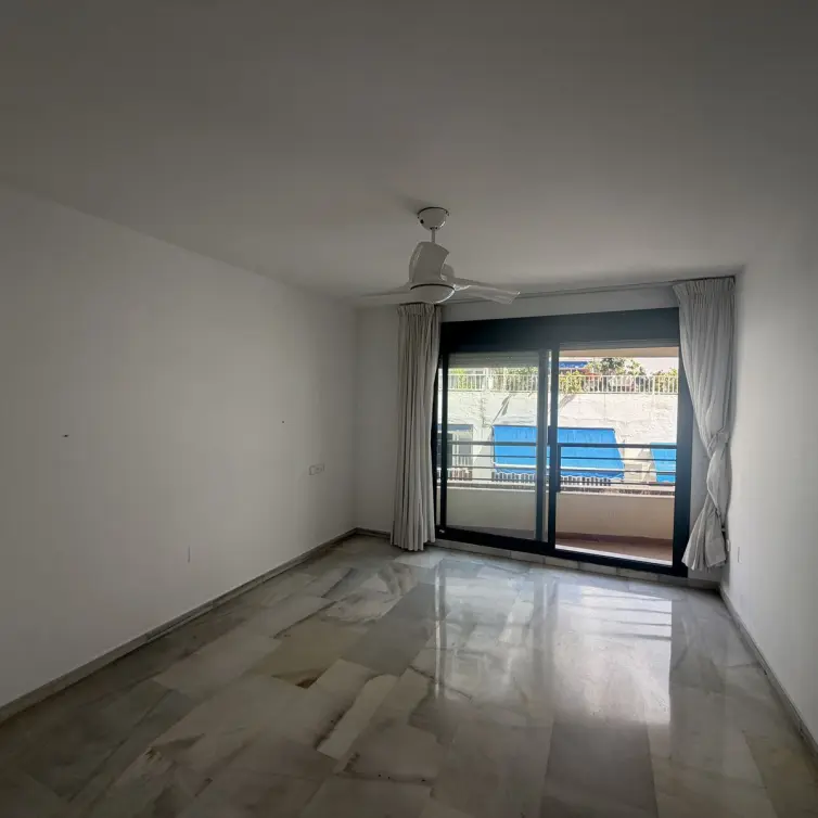 Sale of middle floor apartment in Marbella