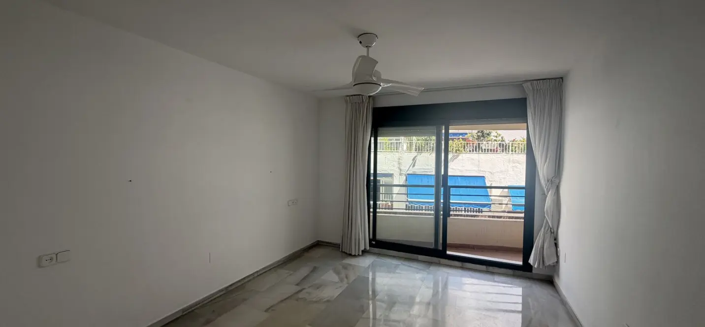 Sale of middle floor apartment in Marbella 0