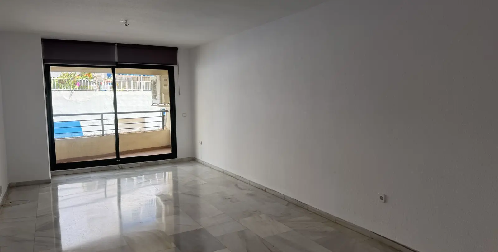 Venta de apartamento en planta media en Marbella 2