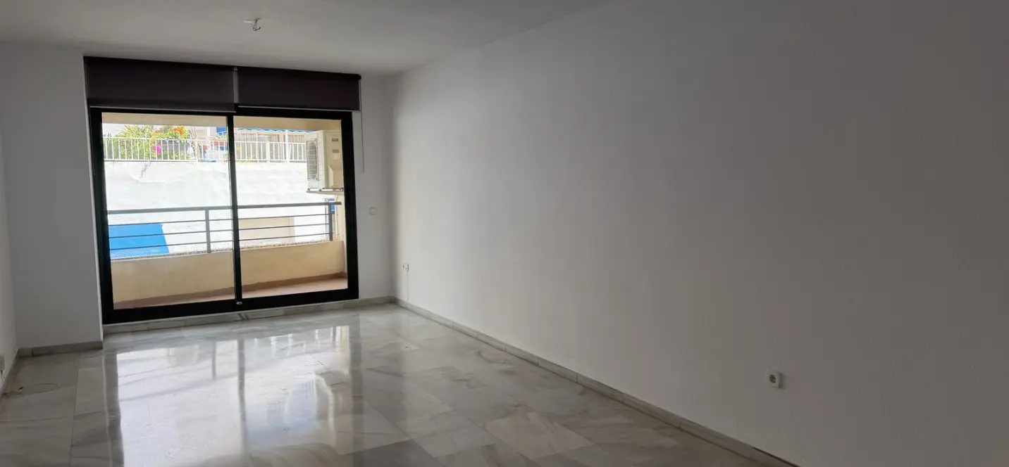 Sale of middle floor apartment in Marbella 1