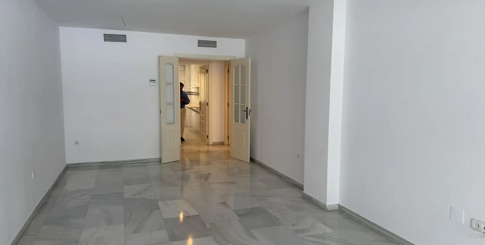 Venta de apartamento en planta media en Marbella 3