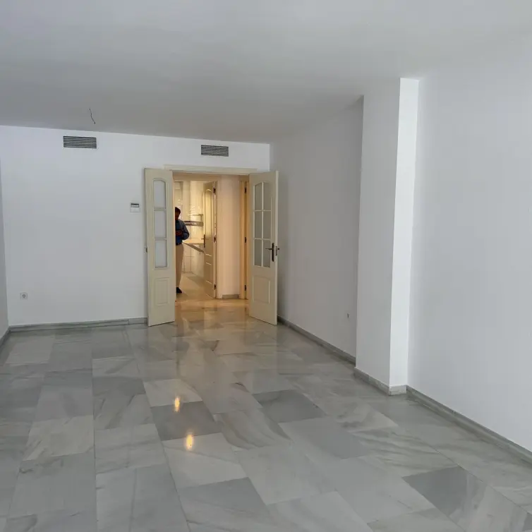Sale of middle floor apartment in Marbella