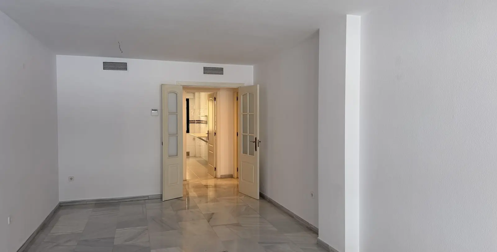 Venta de apartamento en planta media en Marbella 4