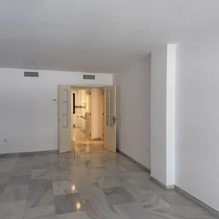 Sale of middle floor apartment in Marbella