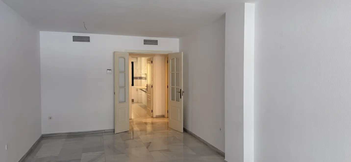 Sale of middle floor apartment in Marbella 3