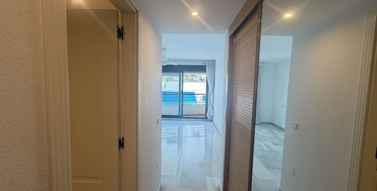 Venta de apartamento en planta media en Marbella 6
