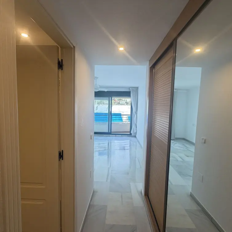 Sale of middle floor apartment in Marbella