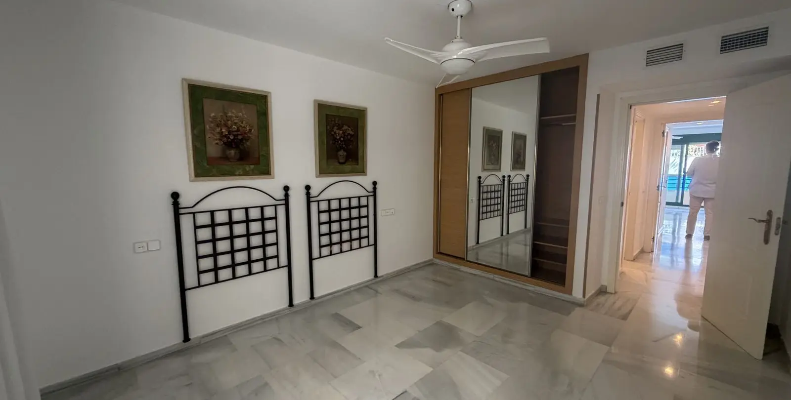 Venta de apartamento en planta media en Marbella 7
