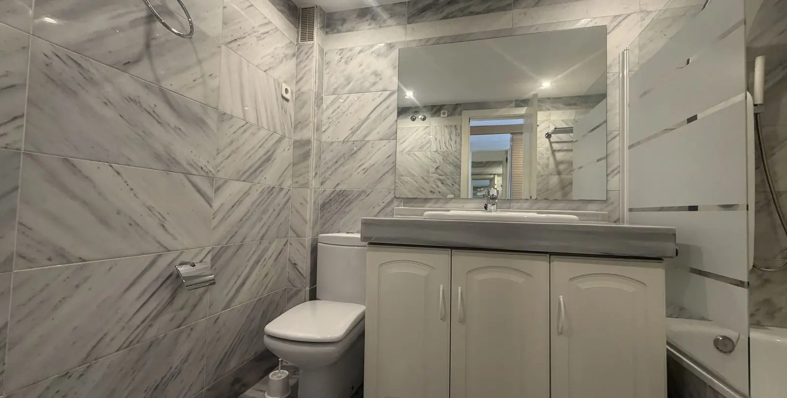 Venta de apartamento en planta media en Marbella 11