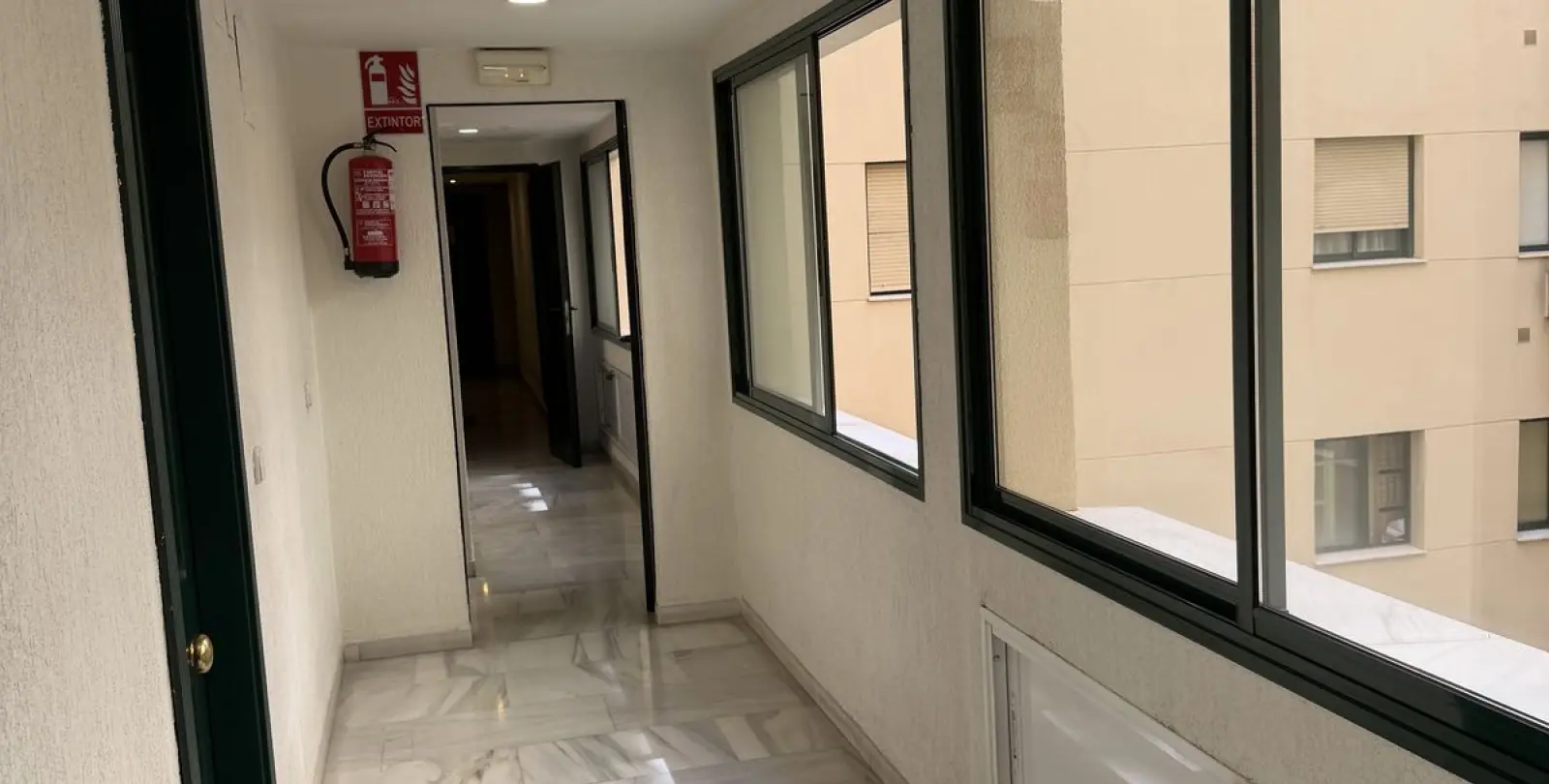 Venta de apartamento en planta media en Marbella 15