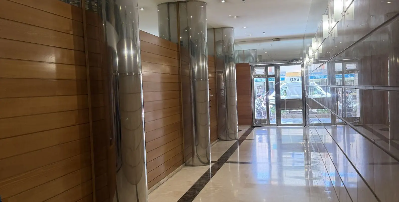 Venta de apartamento en planta media en Marbella 16