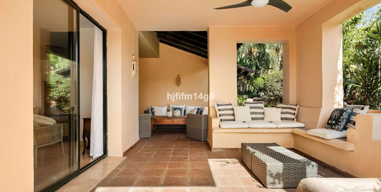 Venta de apartamento en planta baja en Estepona 3