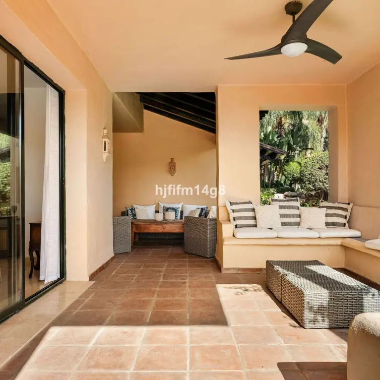 Venta de apartamento en planta baja en Estepona